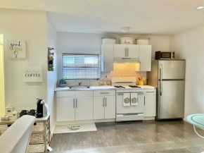 The Hidden Gem - Private Cottage in Biscayne Park